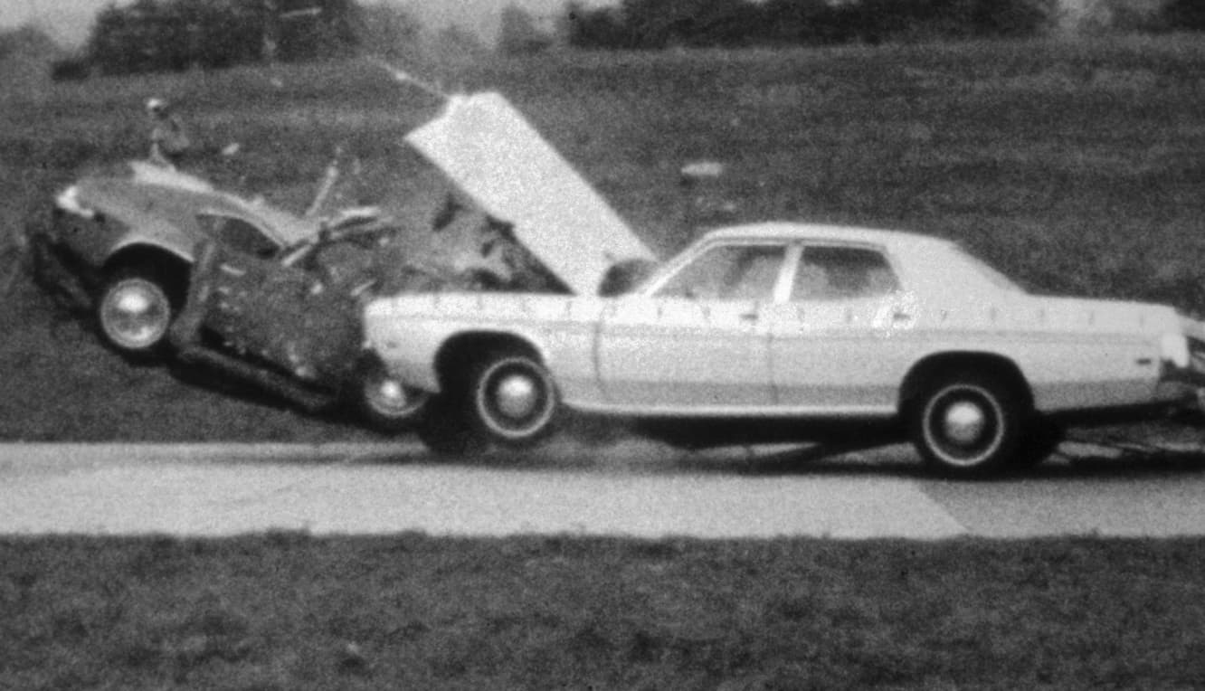 16 Photos of What It Looked Like to Wreck A Car in the 1970s